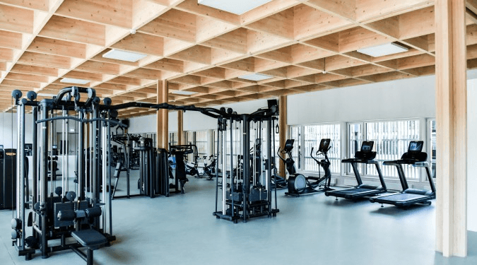 Équiper une salle de sport scolaire ou universitaire en Suisse